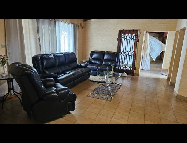 5 BEDROOM HOUSE FOR SALE IN FAIRVIEW